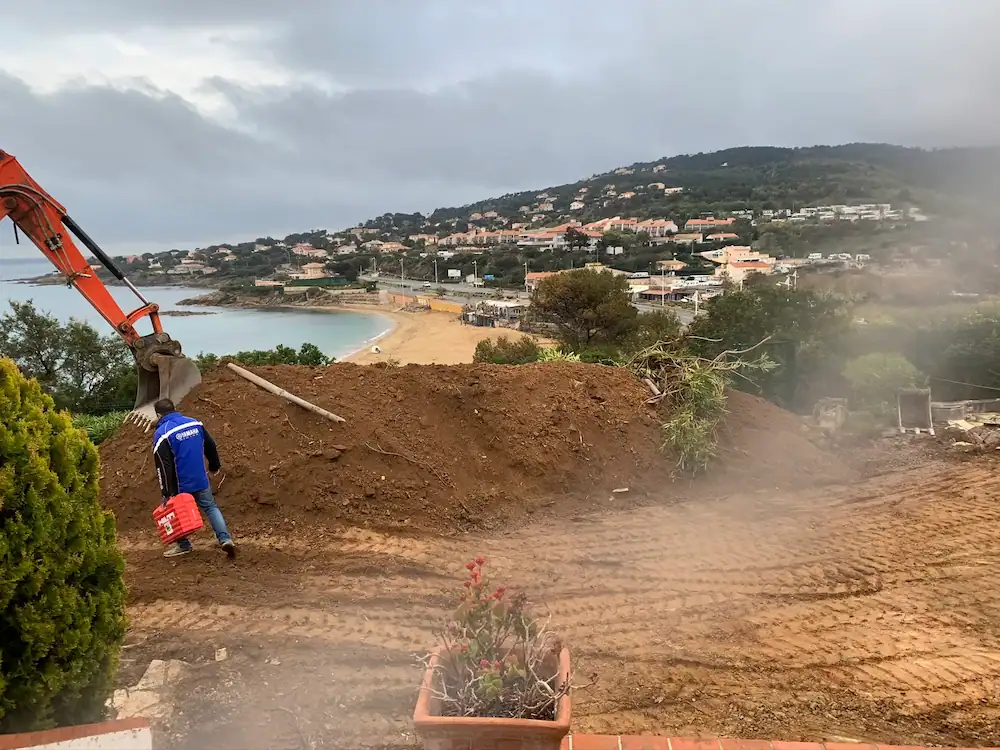 Réalisation d'une Implantation avant terrassement-terrasses-piscines-var-les-Issambres