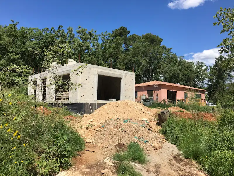 Réalisation élévation d'une villa individuelle maçonnerie traditionnelle dans le Var